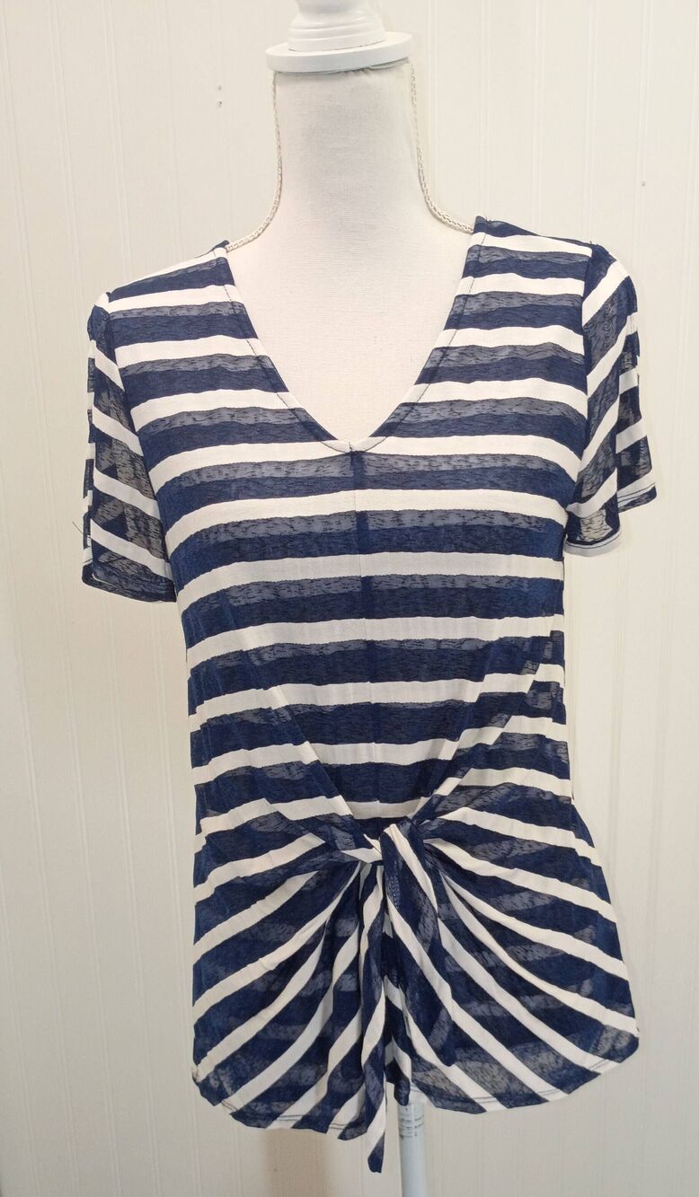 New directions flutter sleeve, v-neck semi-shear, blouse. Size medium